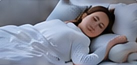 眠る女性